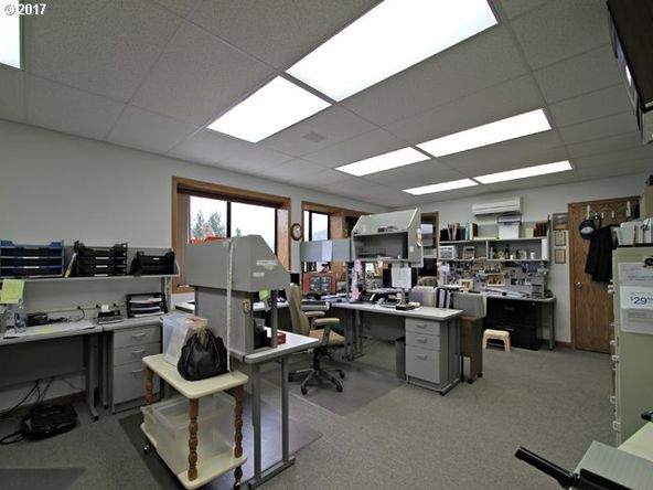 329 E Happy Valley Rd, Roseburg, OR 97471
